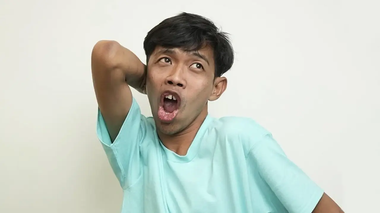 Dede Sunandar Pingsan Usai Kena Pukulan Vicky Prasetyo