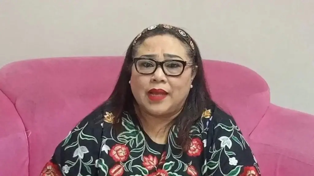 Curahatan Nunung Soal Warung Makan Sepi dan Kiriman Tanah Kuburan
